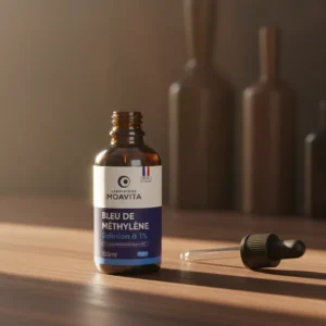 Conservation du bleu de méthylène en solution dans un flacon en verre ambré pour éviter la photodégradation par les rayons UV.